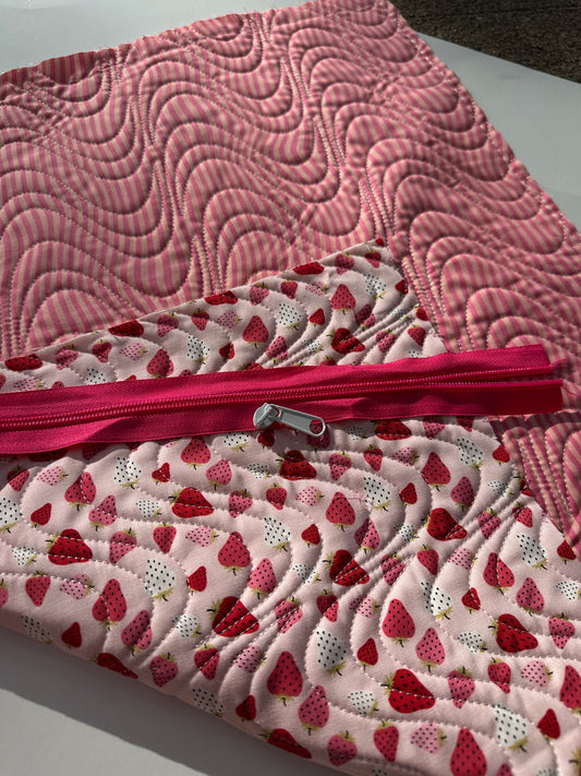 Quilted Fabric Pouch Kit - Strawberries