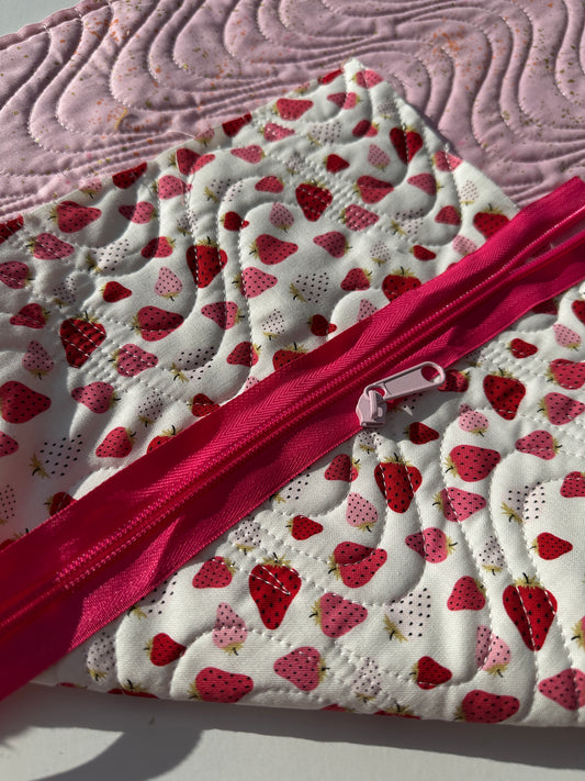 Quilted Fabric Pouch Kit - Strawberries