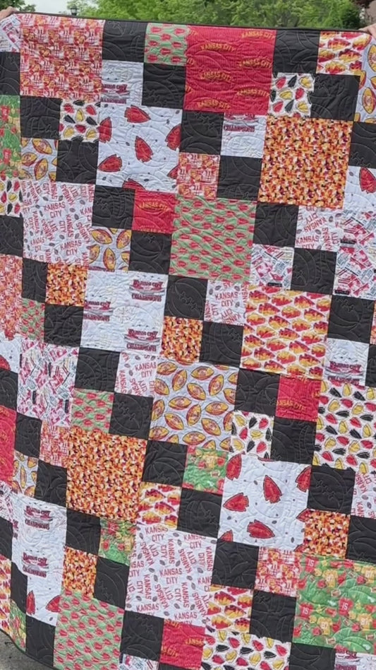 KC Quilt Chiefs Kit 54x72in Senior Prom